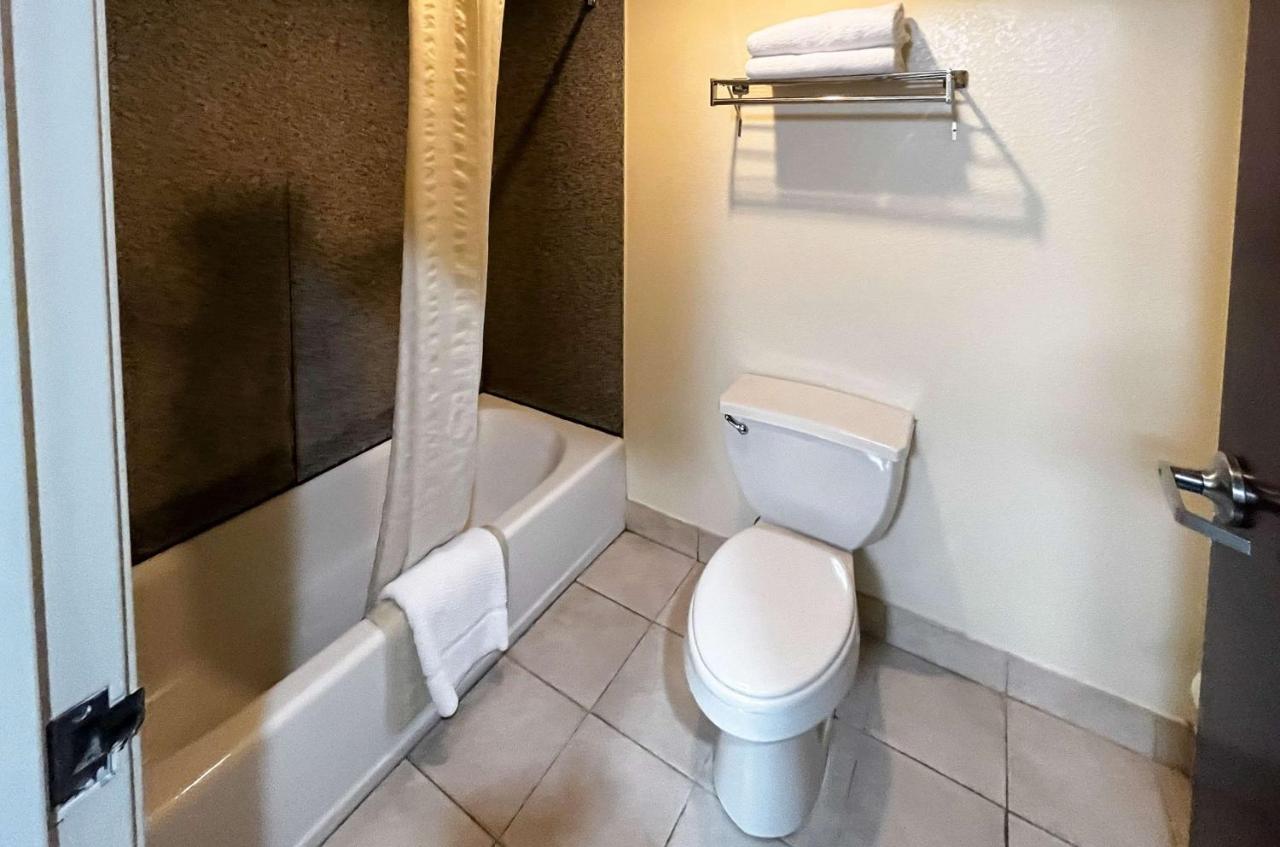 Executive Inn & Suites Breaux Bridge, La Екстериор снимка