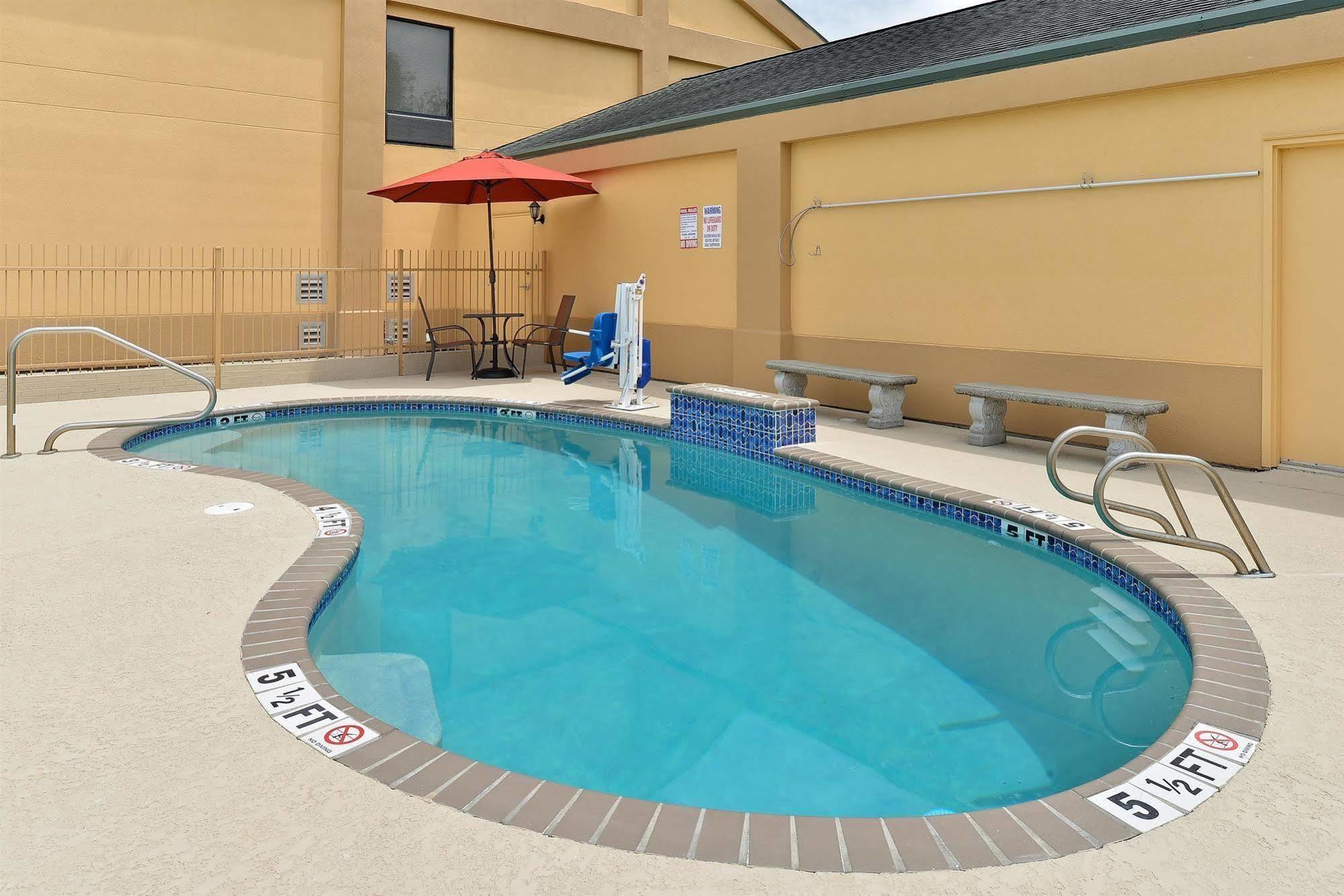 Executive Inn & Suites Breaux Bridge, La Екстериор снимка